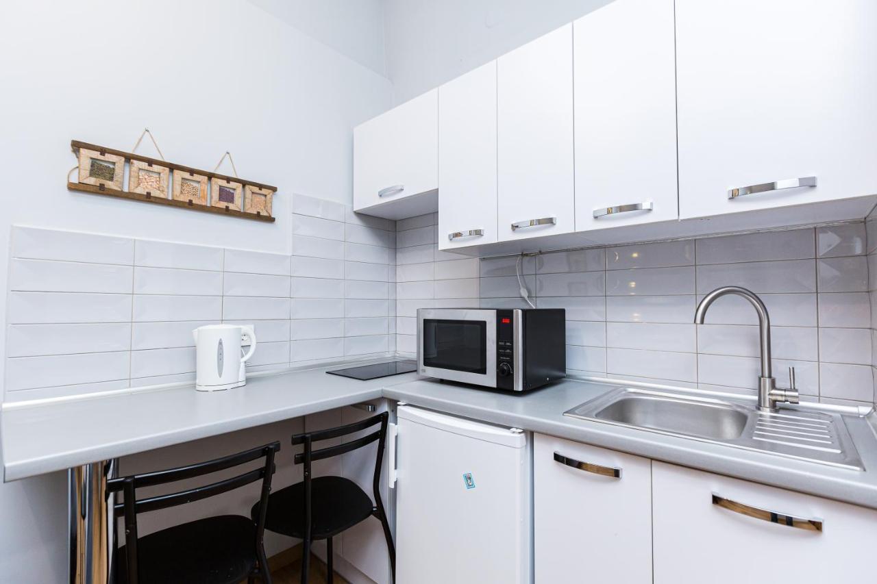 Сучасна Квартира По Вул Дарії Гусяк 9 Біля Краківського Leópolis Exterior foto